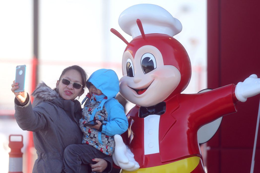 Filipino fast food chain Jollibee expands in Canada with Toronto ...