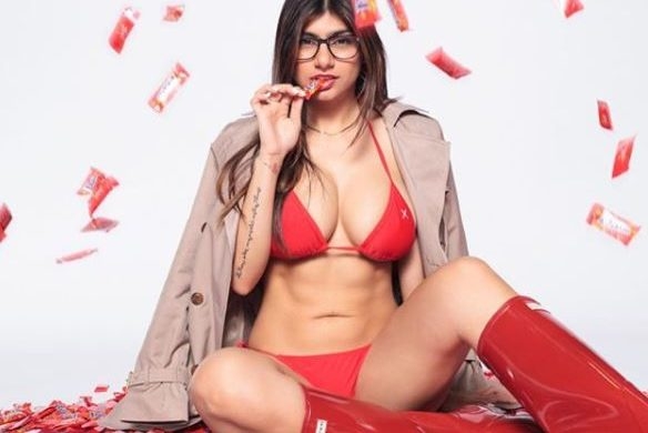 584px x 390px - Ex-porn star Mia Khalifa takes heat for giving up guns | Toronto Sun