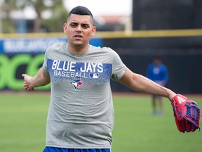 Blue Jays closer Roberto Osuna warms up at spring training in Dunedin on Feb. 13, 2018 (CP PHOTO)