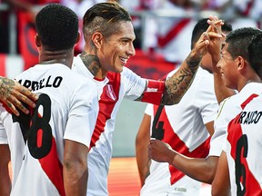 Peru's forward Paolo Guerrero (C) celebrates with teammates. (Getty)