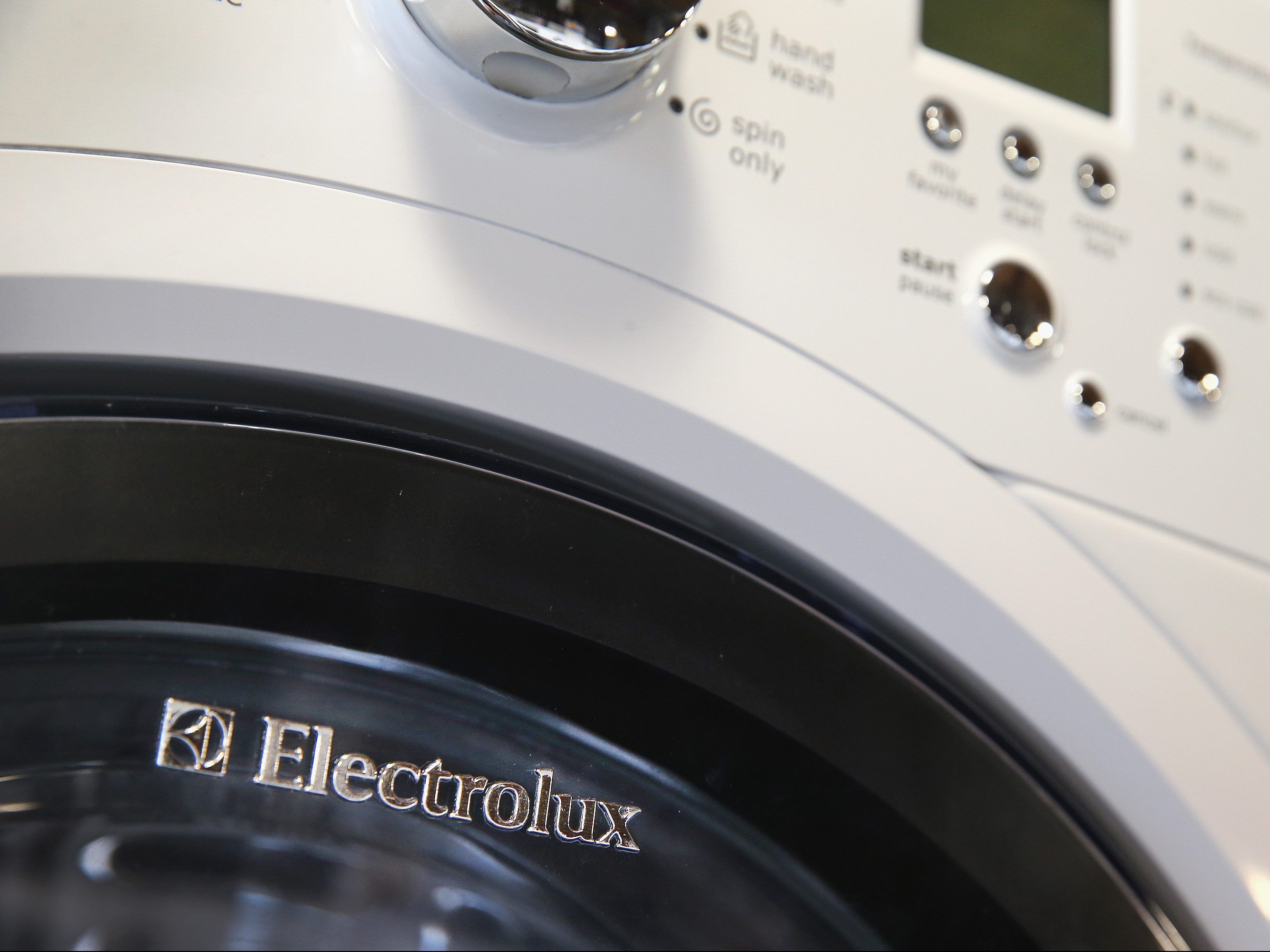 Mom warns parents after 3yearold daughter locked in washing machine Toronto Sun