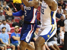 Clippers’ Shai Gilgeous-Alexander (left) drives against Marcus Derrickson of the Golden State Warriors during Summer League action in Las Vegas. (Getty Images)