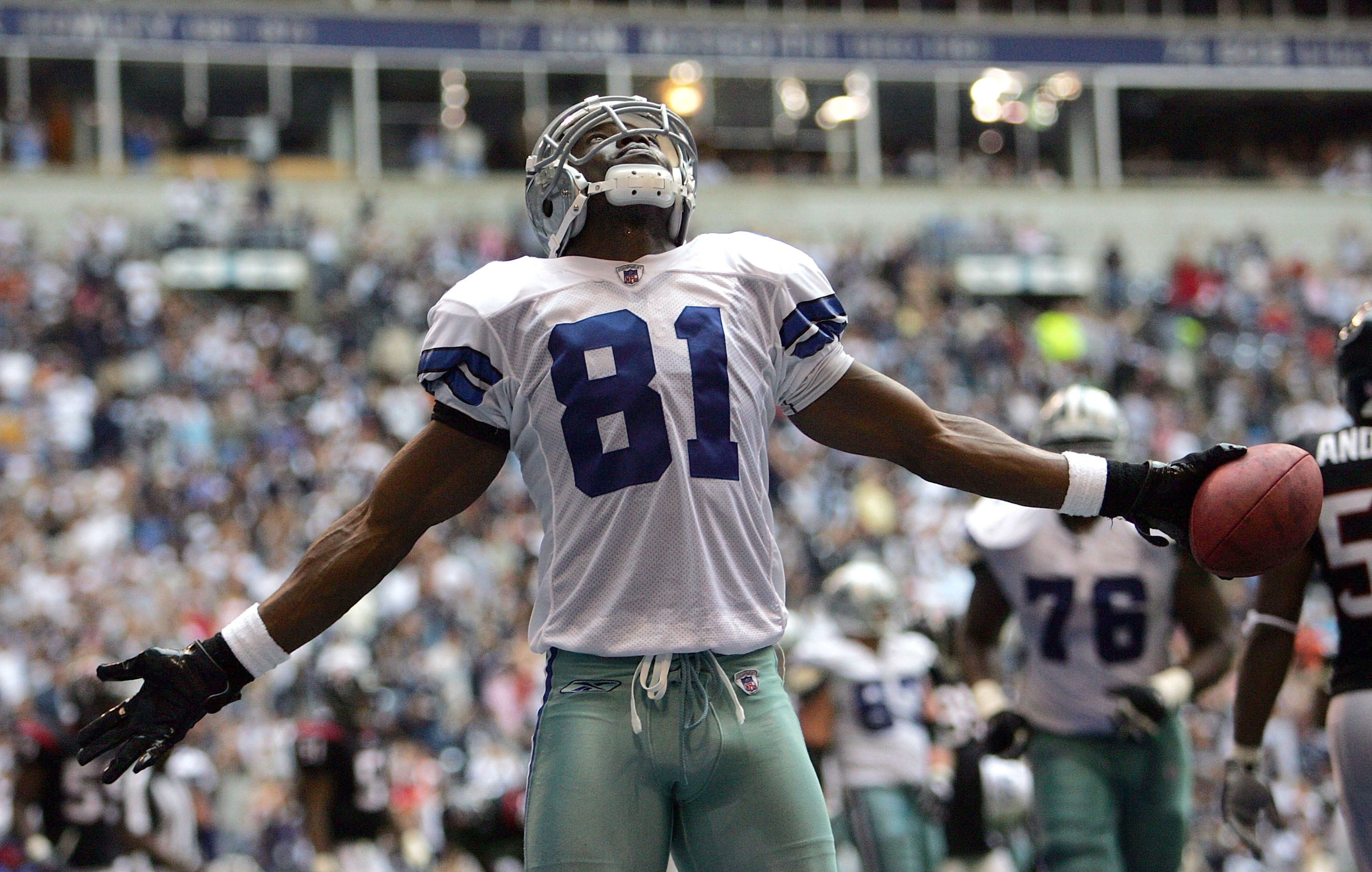 Johnny Manziel throws a touchdown to Terrell Owens. Johnny football a, terrell  owens