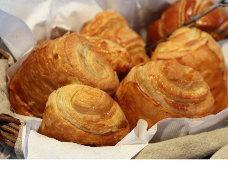 Photo of Man survives for week in snowstorm on croissants and candy