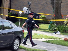 Toronto Police on the scene of a fatal shooting on Alford Cr. (Dave Abel)