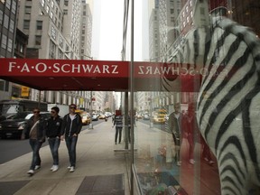 Pedestrians walk by a window display at FAO Schwarz on May 28, 2009 in New York City. (Spencer Platt/Getty Images)