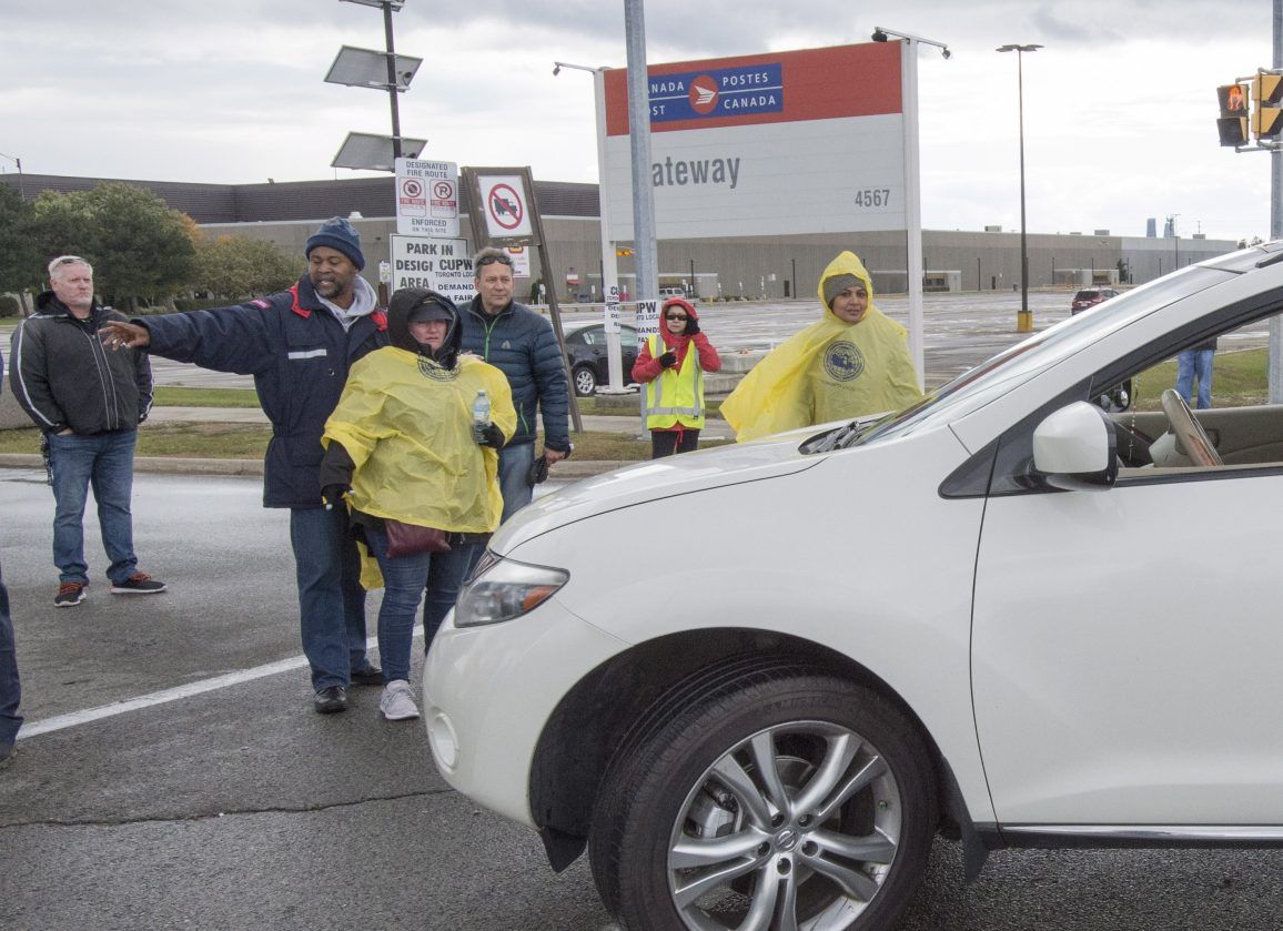 Canada Post Workers Hold Second Day Of Rotating Strikes In GTA ...