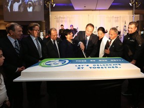 Mayor Maurizio Bevilacqua and Members of Council cutting Vaughans 25th Anniversary ceremonial cake. (CNW Group/City of Vaughan)