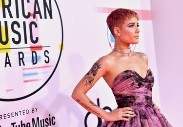 LOS ANGELES, CA - OCTOBER 09:  Halsey attends the 2018 American Music Awards at Microsoft Theater on October 9, 2018 in Los Angeles, California.  (Photo by Emma McIntyre/Getty Images For dcp)