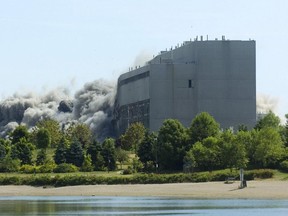 An implosion takes down the Lakeview Generating Station in 2007 in Mississauga. The plant was once the largest coal-fired facility in the world. (Dave Abel/Toronto Sun)
