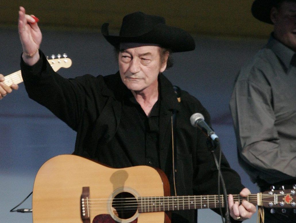 Stompin' Tom Connors' 'Hockey Song' to be inducted into hall of fame at ...