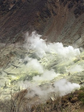 Sulphur vents in the Great Boiling Valley. (Jim Slotek photo)