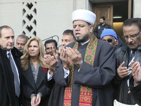 Torontonians of all faiths gathered in front of the Holly Blossom Temple in solidarity on Saturday November 3, 2018. (Veronica Henri/Toronto Sun/Postmedia Network  )