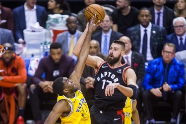 Toronto Raptors Jonas Valanciunas during 1st half action against the Golden State Warriors Kevon Looney at the Scotiabank Arena in Toronto, Ont. on Thursday November 29, 2018. Ernest Doroszuk/Toronto Sun/Postmedia