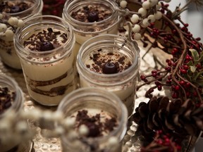 Christmas-amisu Festive Tiramisu with Cherries