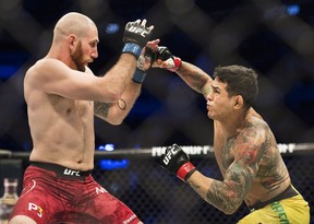 Huntsville’s Kyle Nelson (left) fights Brazilian Diego Ferreira at UFC 231 in Toronto on Saturday, Dec. 8, 2018. (THE CANADIAN PRESS/Nathan Denette)