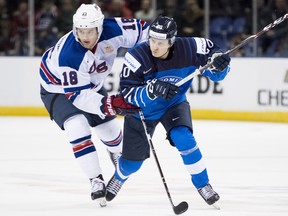 United States' Oliver Wahlstrom (18) fights for control of the puck with Finland's Eeli Tolvanen (20) during their world junior hockey game in Victoria, Monday, Dec. 31, 2018. (THE CANADIAN PRESS)