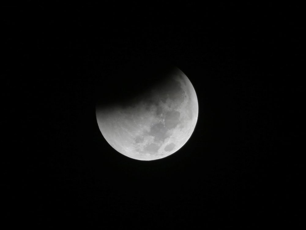 Total lunar eclipse meets supermoon Sunday night Toronto Sun