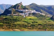 Tiny Zahara is a characteristically whitewashed Andalusian town with an evocative Moorish castle. (Rick Steves photo)
