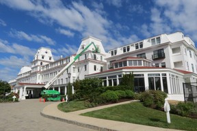 Crane operators at work outside the front entrance of elegant Victorian-era Wentworth by the Sea, a Marriott Hotel & Spa in New Castle, beside Portsmouth, N.H., where delegates stayed during negotiations in 1905 that resulted in the Treaty of Portsmouth, which ended the Russo-Japanese War. (Ian Robertson)