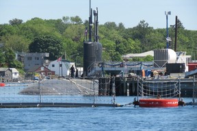 Modern U.S. Navy submarine undergoes repairs and maintenance at Portsmouth Naval Shipyard on Seavey’s Island, Kittery, Maine, across harbour from Portsmouth, N.H. (Ian Robertson)