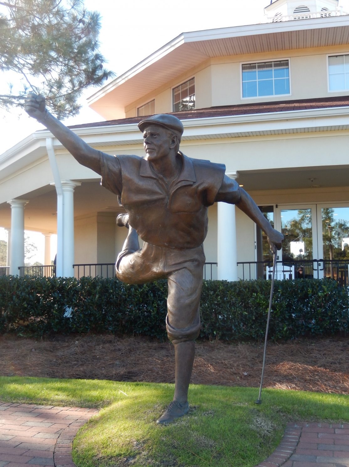  A statue of Payne Stewart’s celebration upon winning the 1999 U.S Open. KEVIN HANN/TORONTO SUN