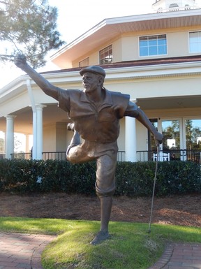 A statue of Payne Stewart’s celebration upon winning the 1999 U.S. Open at Pinehurst golf resort. (KEVIN HANN)