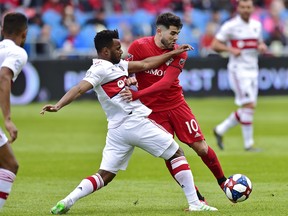 Chicago Fire midfielder Mo Adams and Toronto FC midfielder Alejandro Pozuelo battle during Saturday's game. (THE CANADIAN PRESS)