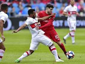 Chicago Fire midfielder Mo Adams and Toronto FC midfielder Alejandro Pozuelo battle during Saturday's game. (THE CANADIAN PRESS)