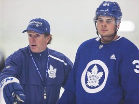 Toronto Maple Leafs coach Mike Babcock, left, explains a drill to Auston Matthews during training camp in Niagara Falls, Ont., Sunday, September 16, 2018.