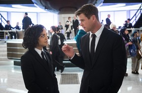 MEN IN BLACK INTERNATIONAL – Agent M (Tessa Thompson) and Agent H (Chris Hemsworth) in the lobby of MIB London in Columbia Pictures’ MEN IN BLACK: INTERNATIONAL.