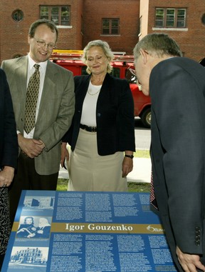 Evy Wilson, daughter of Igor Gouzenko, at the unveiling of a historical plaque across from her father’s Somerset St. apartment in Ottawa, Ont. on June 4, 2003.