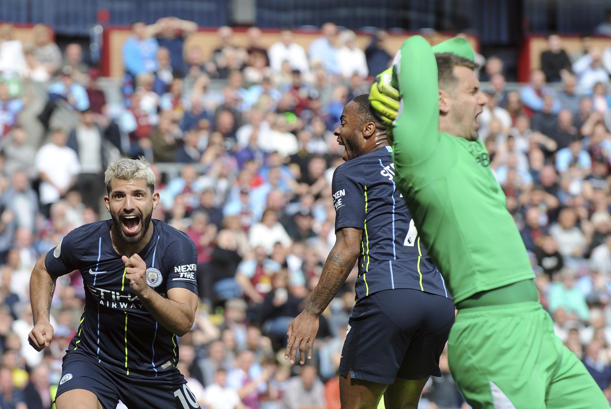 EPL FREE KICKS Aguero’s goal a great metaphor for title race Toronto Sun