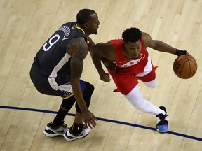 Warriors’ Andre Iguodala defends against Raps’ Kyle Lowry during Game 4 of the NBA Finals on Friday night in Oakland. (GETTY IMAGES)