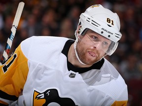 Phil Kessel of the Pittsburgh Penguins skates against the Arizona Coyotes at Gila River Arena on January 18, 2019 in Glendale, Arizona. (Christian Petersen/Getty Images)