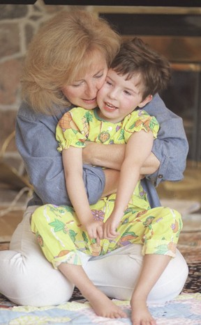 Julie Simmons holds her daughter Emmy in this file photo from 1998. (Veronica Henri/Toronto Sun/Postmedia Network)