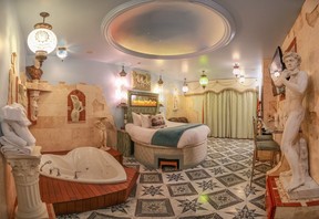 Roman Rendezvous in Adventure Suites hotel, North Conway, N.H. (Photo courtesy of Adventure Suites)