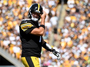 Pittsburgh Steelers' Ben Roethlisberger left Sunday's game with an elbow injury. (GETTY IMAGES)