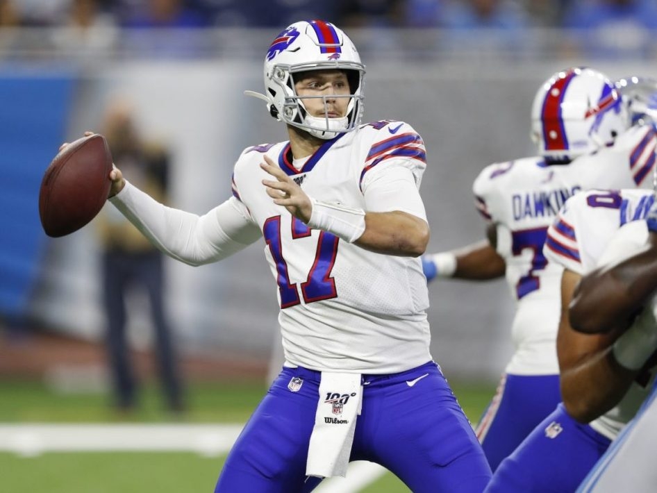 Buffalo Bills QB Josh Allen takes swings at Blue Jays game