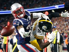 Jonathan Jones of the New England Patriots defends a pass intended for Diontae Johnson of the Pittsburgh Steelers at Gillette Stadium on September 8, 2019 in Foxborough. (Maddie Meyer/Getty Images)