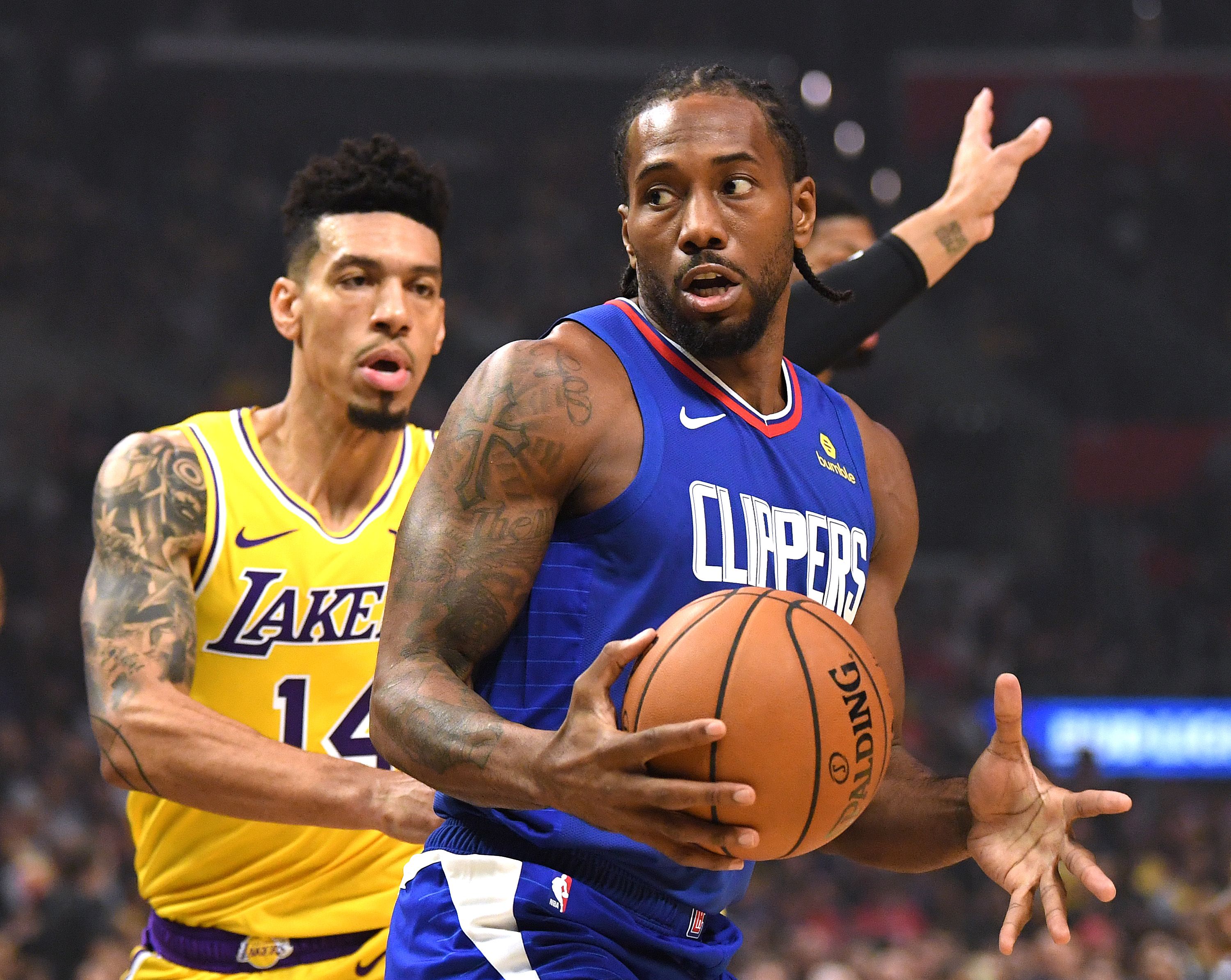 Kawhi Leonard Leads Clippers to 112-102 Victory Over Lakers in Season  Opener