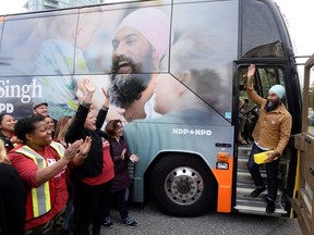 New Democratic Party (NDP) Leader Jagmeet Singh is welcomed by a crowd of workers outside of the Westin Bayshore during an election campaign visit in Vancouver October 14, 2019.  REUTERS/Jennifer Gauthier