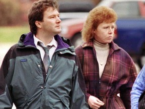 Donna Hysop (right) leaves court in Kamloops, B.C. in 1998. (Kamloops Daily News-Keith Anderson)