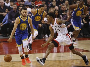 The Raptors' Patrick McCaw (right) guards Golden State Warriors' Stephen Curry during a game last season. (Jack Boland/Toronto Sun)