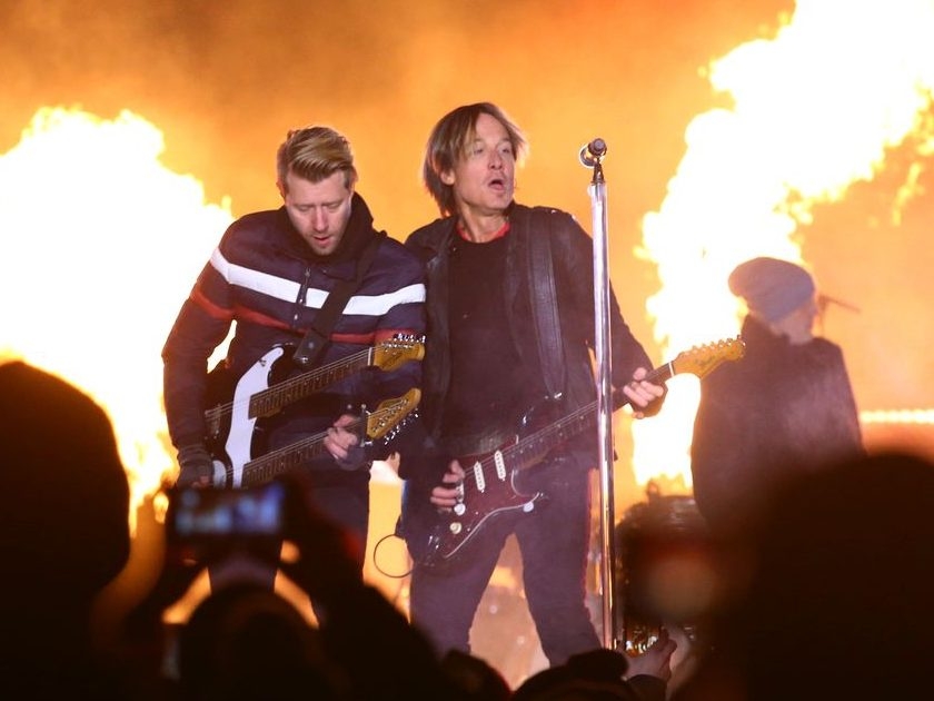 REVIEW Keith Urban keeps things moving during the Grey Cup halftime