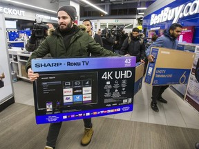 Shoppers snap up Black Friday deals at a Best Buy on Dundas and Bay Sts. on Nov. 23, 2018. (Ernest Doroszuk, Toronto Sun)