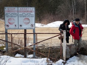 A couple claiming to be from Turkey cross the U.S.-Canada border into Canada, February 23, 2017 in Hemmingford, Quebec, Canada.=(Drew Angerer/Getty Images)