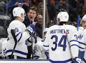 Maple Leafs head coach Mike Babcock barks orders during Toronto’s 5-4 loss to the New York Islanders on Wednesday. The Leafs are on pace for 90 points, surely not good enough to make the playoffs. GETTY IMAGES