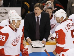 Mike Babcock (centre) appears to be ripping into former player Johan Franzen when he was head coach of the Detroit Red Wings. (AP FILE PHOTO)