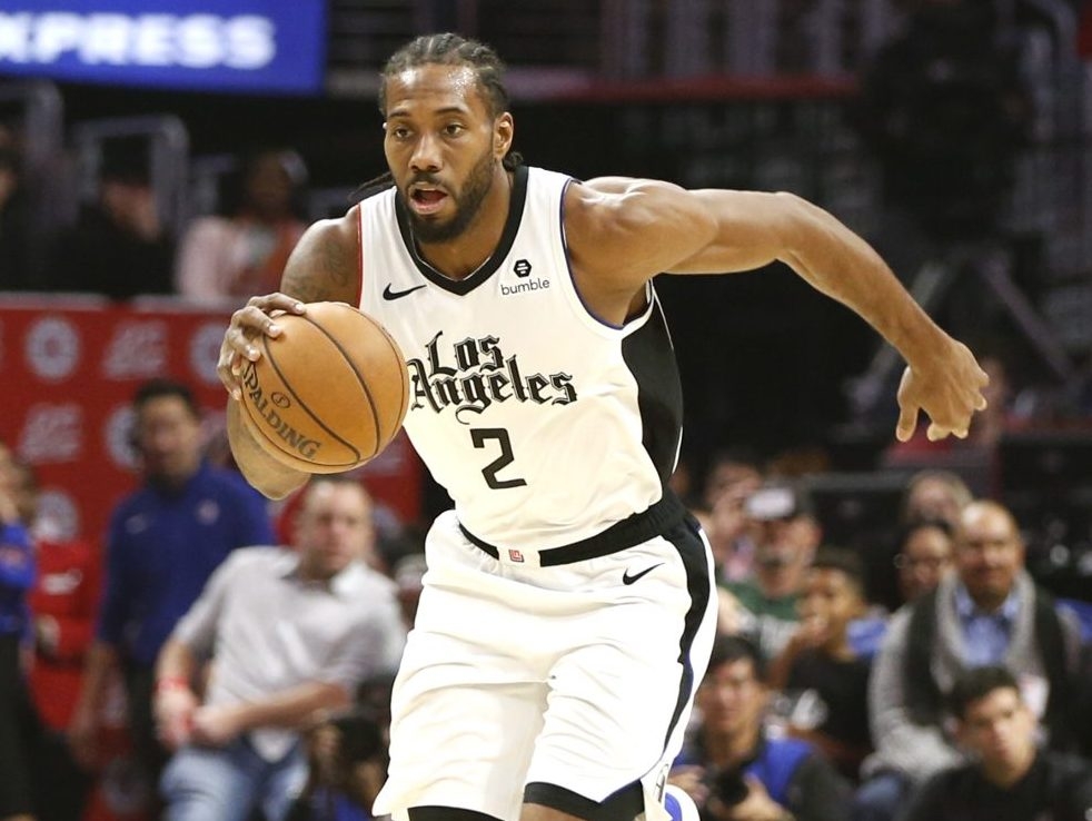 Kawhi Leonard cheered in Toronto as he receives title ring